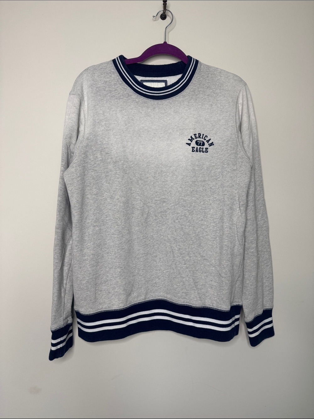 American Eagle Super Soft Light Gray Crewneck Sweater with Navy Trim Size Small